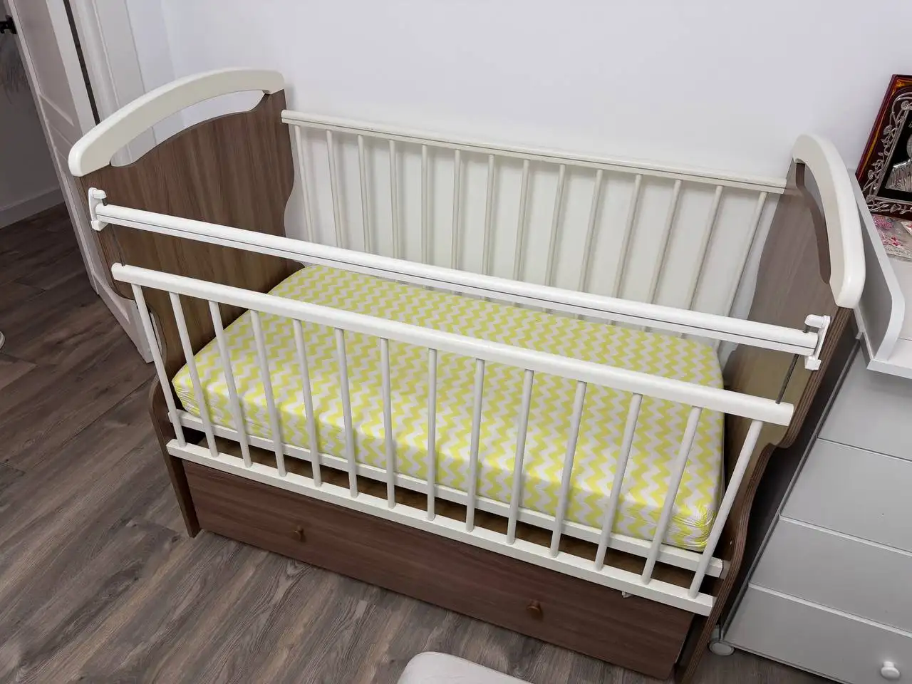 Продам детскую кроватку с матрасом - Детская мебель (Товары для детей) в Владивосток