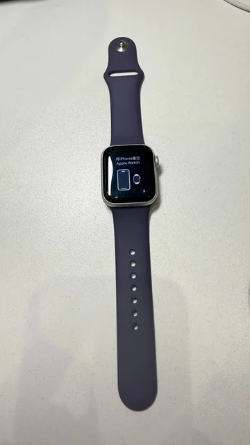 Продам Apple Watch SE 40 мм - Видеоигры в Владивосток