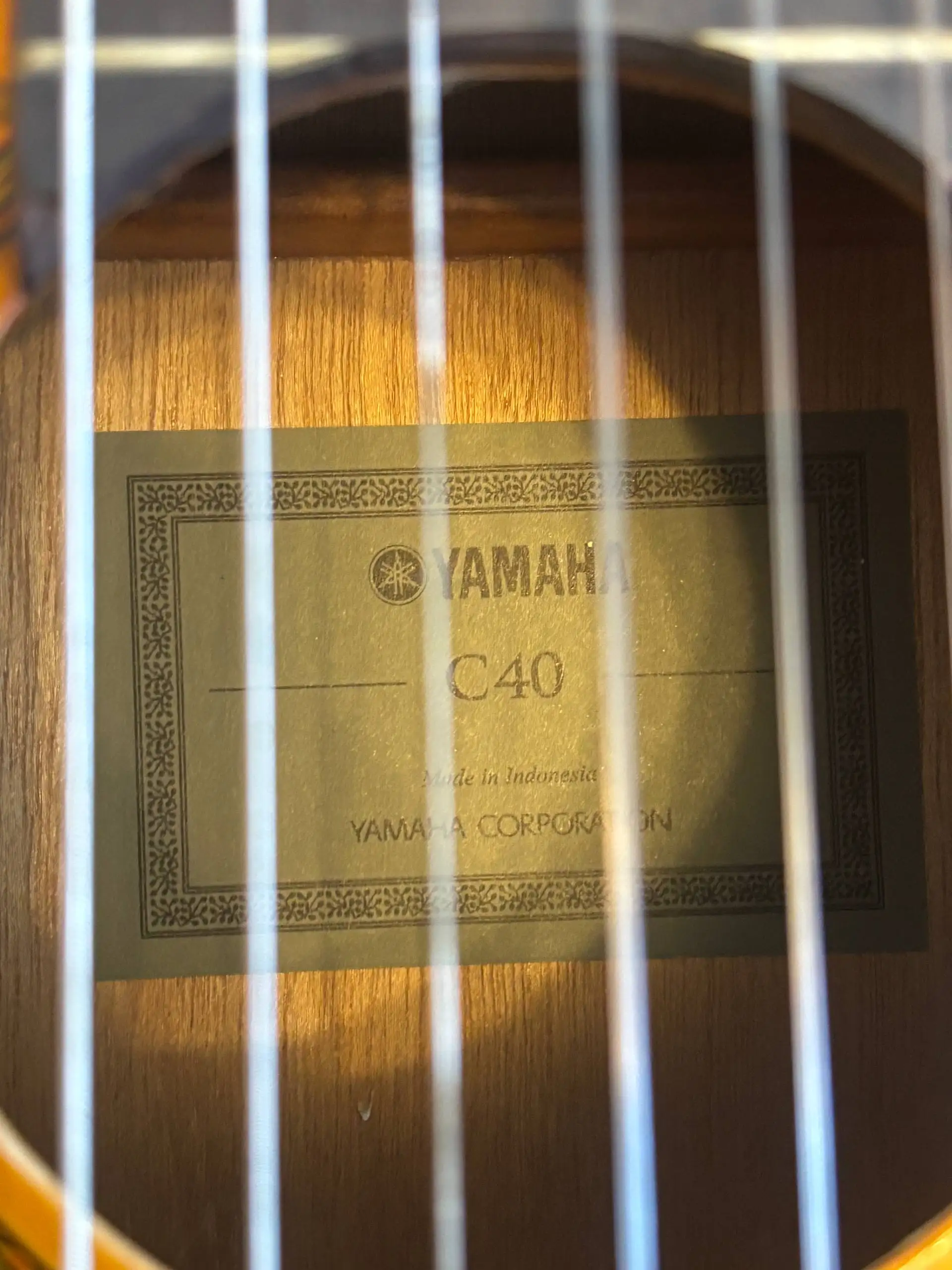 Продажа гитары Yamaha C40 в отличном состоянии - Музыкальные инструменты (Хобби и отдых) в Владивосток