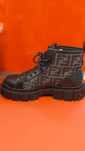 Продам ботинки из натуральной кожи, размер 42 - Верхняя одежда и джинсы в Владивосток