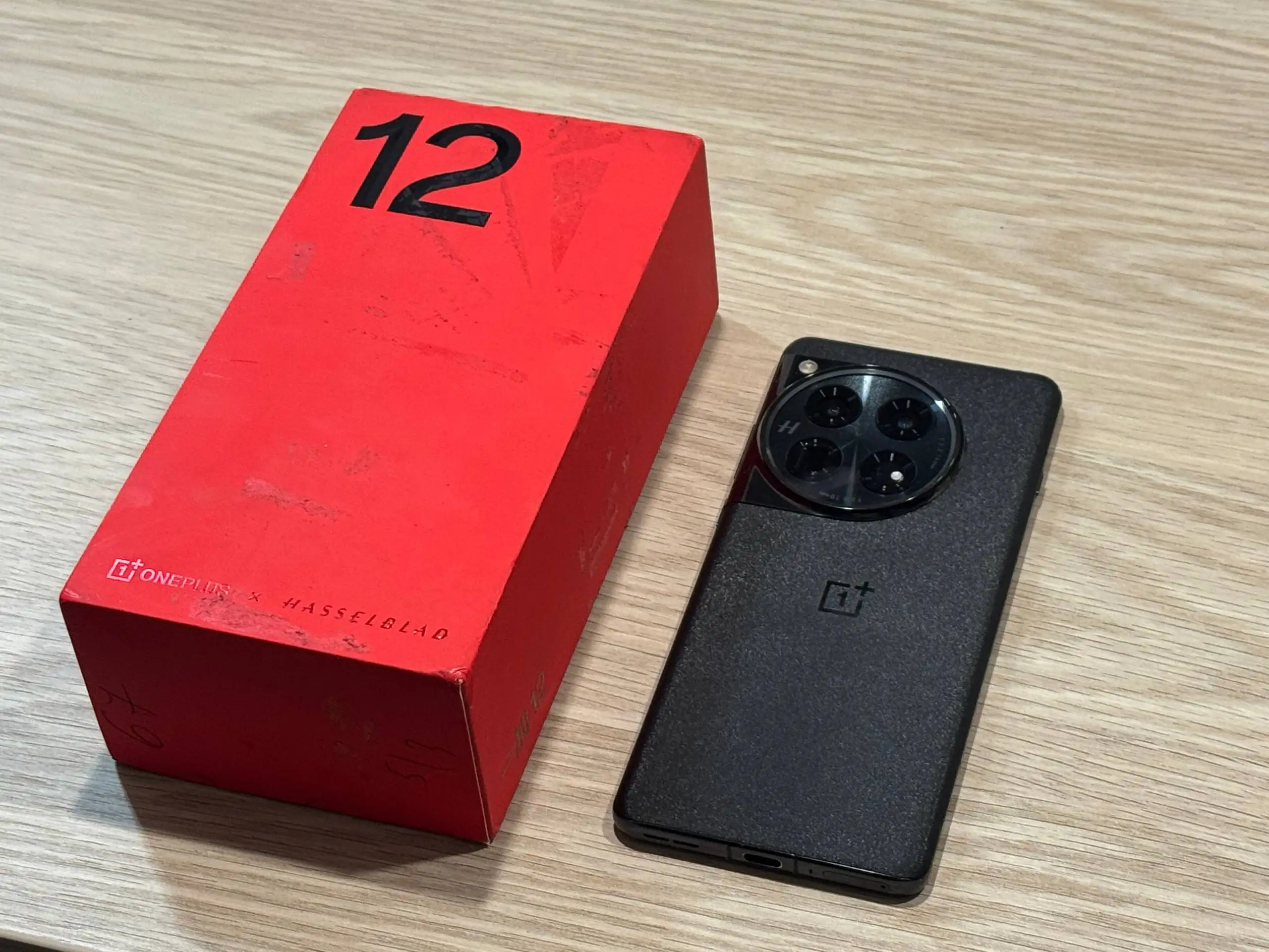 Смартфон One Plus 12 256GB в хорошем состоянии - Смартфоны (Электроника) в Владивосток