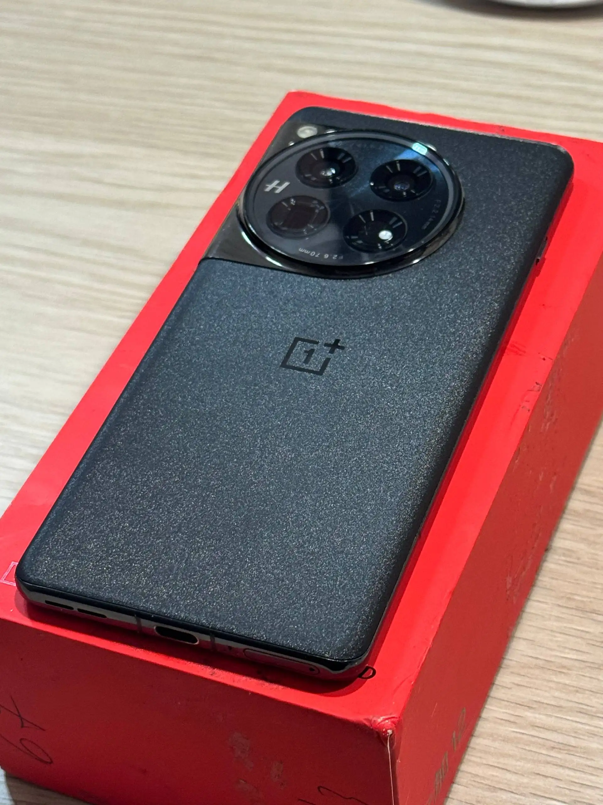 Смартфон One Plus 12 256GB в хорошем состоянии - Смартфоны (Электроника) в Владивосток