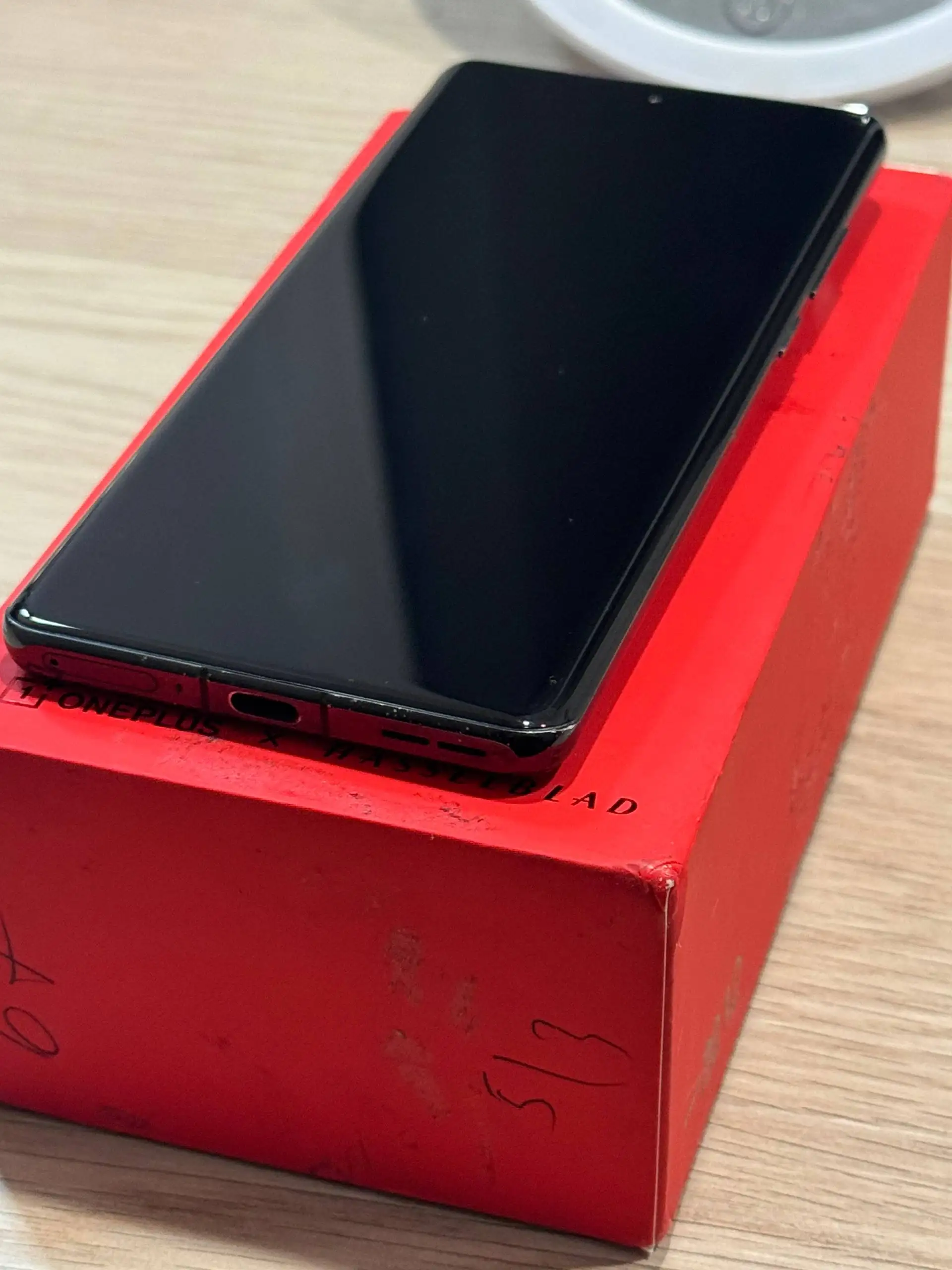 Смартфон One Plus 12 256GB в хорошем состоянии - Смартфоны (Электроника) в Владивосток