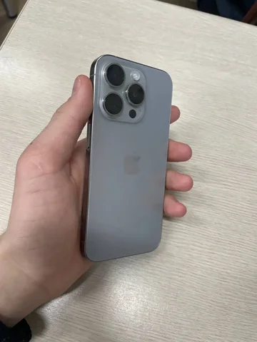 Айфон 15 Про с разбитой задней крышкой - Фото- и видеокамеры в Владивосток