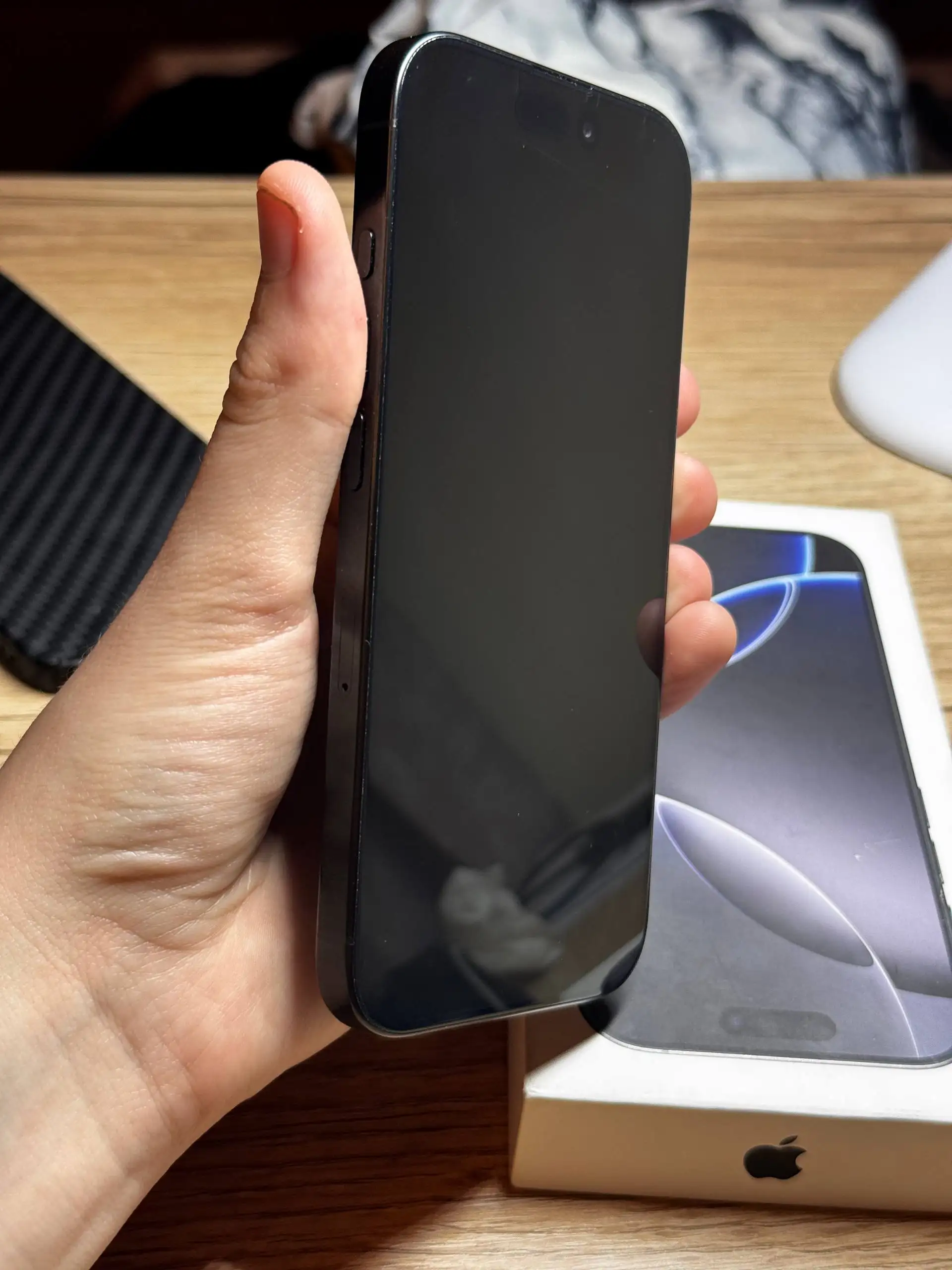 Продам iPhone 16 Pro 128GB в хорошем состоянии - Смартфоны (Электроника) в Владивосток