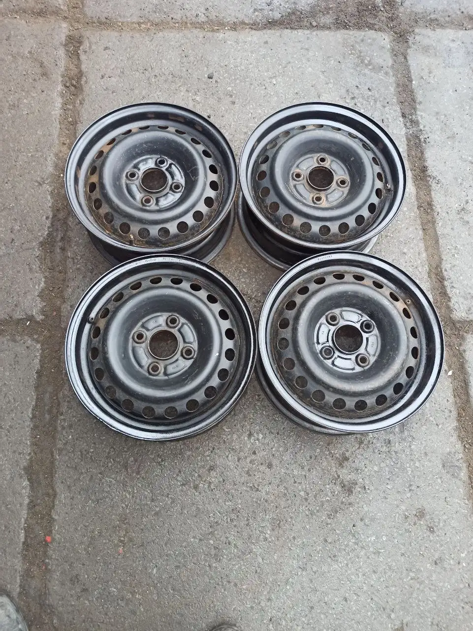 Продажа штампованных дисков R15 для Honda/Toyota - Диски (Запчасти) в Владивосток