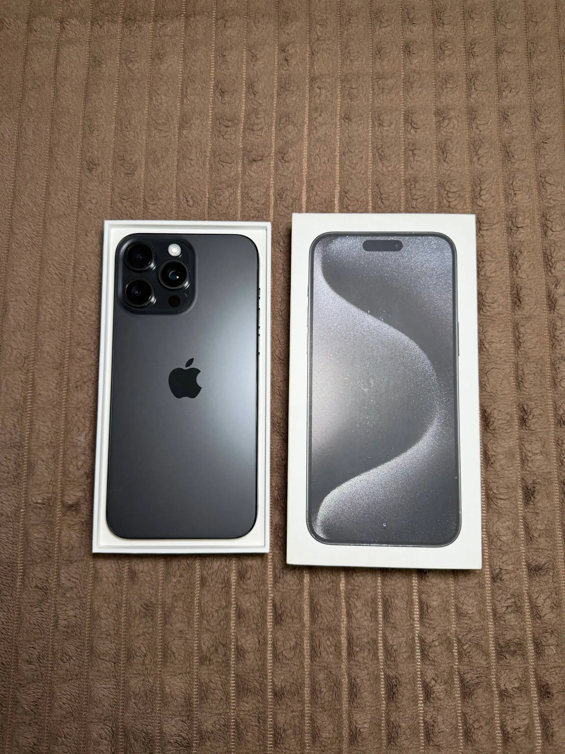 iPhone 15 Pro Max 256 ГБ в идеальном состоянии - Смартфоны (Электроника) в Владивосток