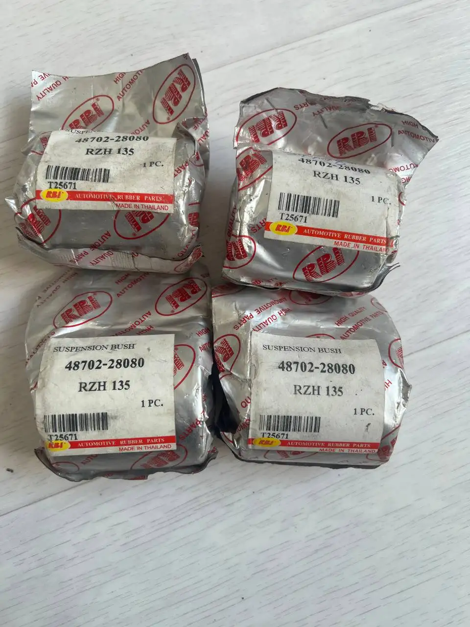 Сайлентблоки Toyota Hiace 48702-28080 - Подвеска (Запчасти) в Владивосток