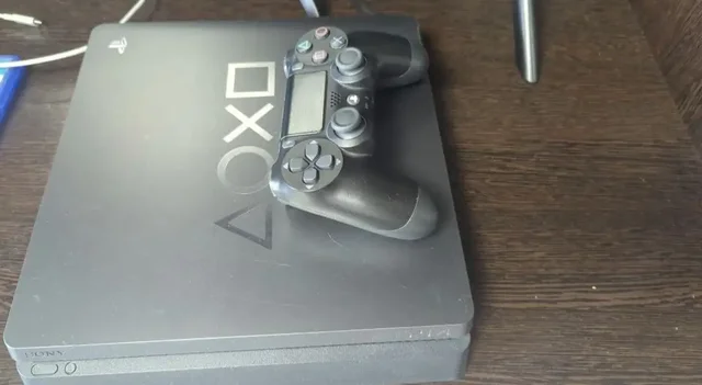 Продажа PS4 Slim 1TB Limited Edition с играми - Планшеты графические в Владивосток