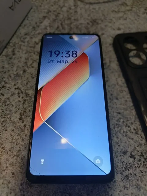 Продам хороший телефон с двумя мелкими сколами в комплекте - Планшеты графические в Владивосток