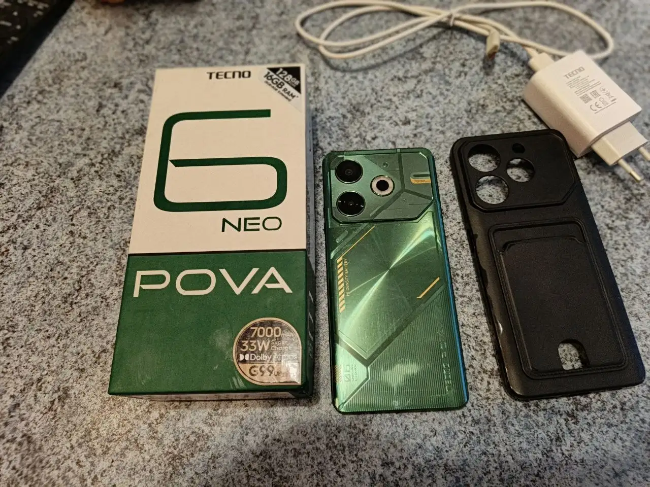 Продам хороший телефон с двумя мелкими сколами в комплекте - Телефоны (Электроника) в Владивосток