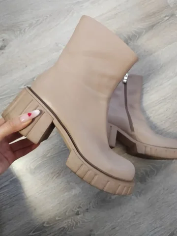 Кожаные ботинки 39 размера - Костюмы в Владивосток