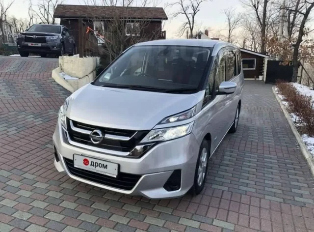 Продам Nissan Serena 2016 4WD - семейный лайнер с характером внедорожника - Электротранспорт в Владивосток