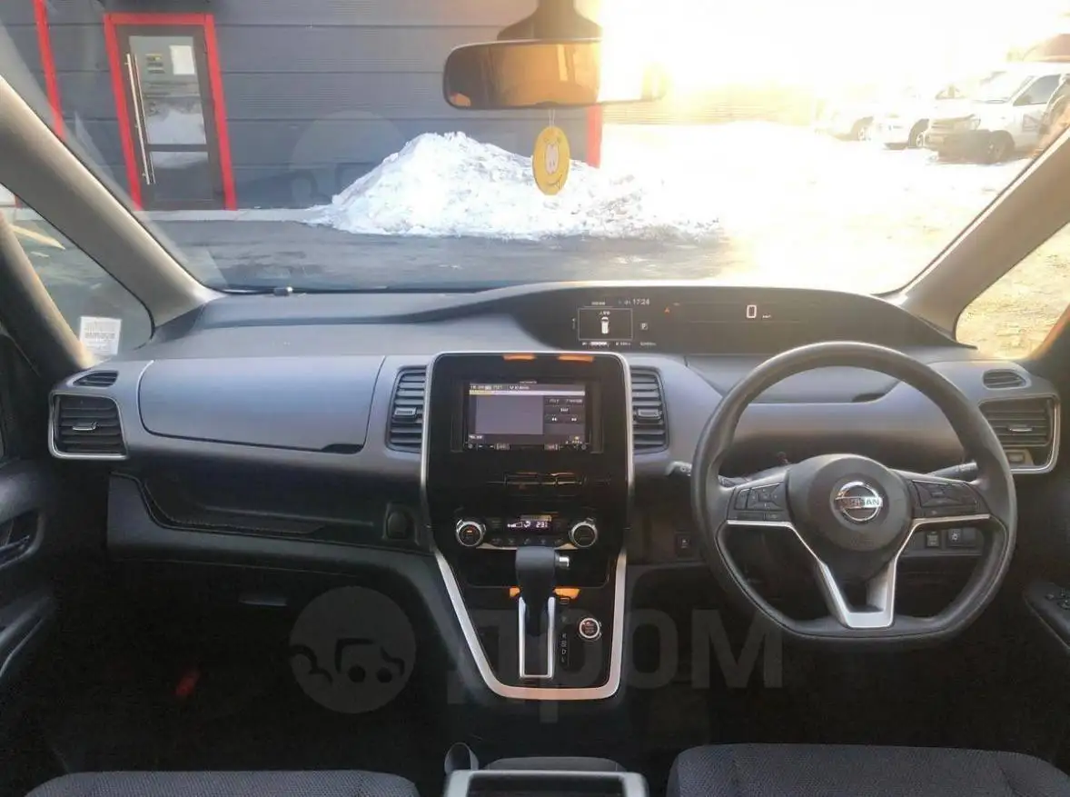 Продам Nissan Serena 2016 4WD - семейный лайнер с характером внедорожника - Авто в Владивосток