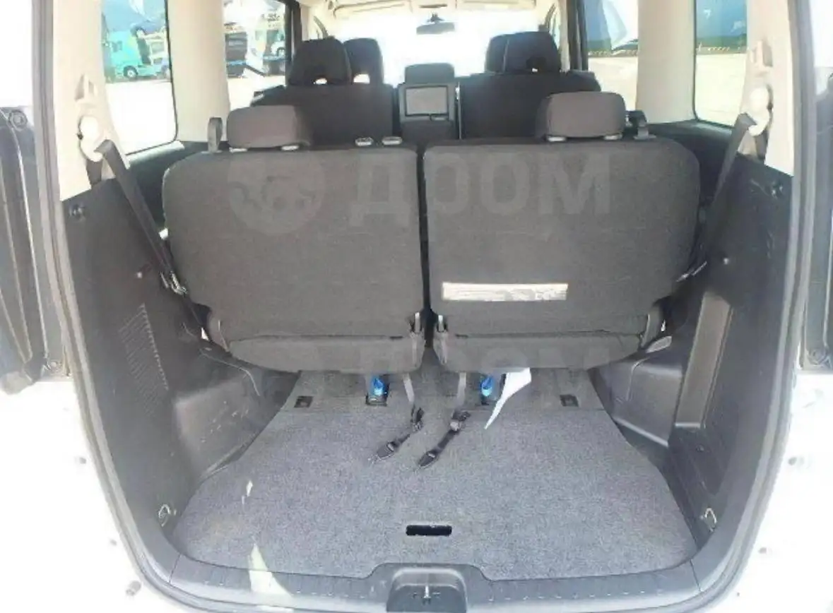 Продам Nissan Serena 2016 4WD - семейный лайнер с характером внедорожника - Авто в Владивосток