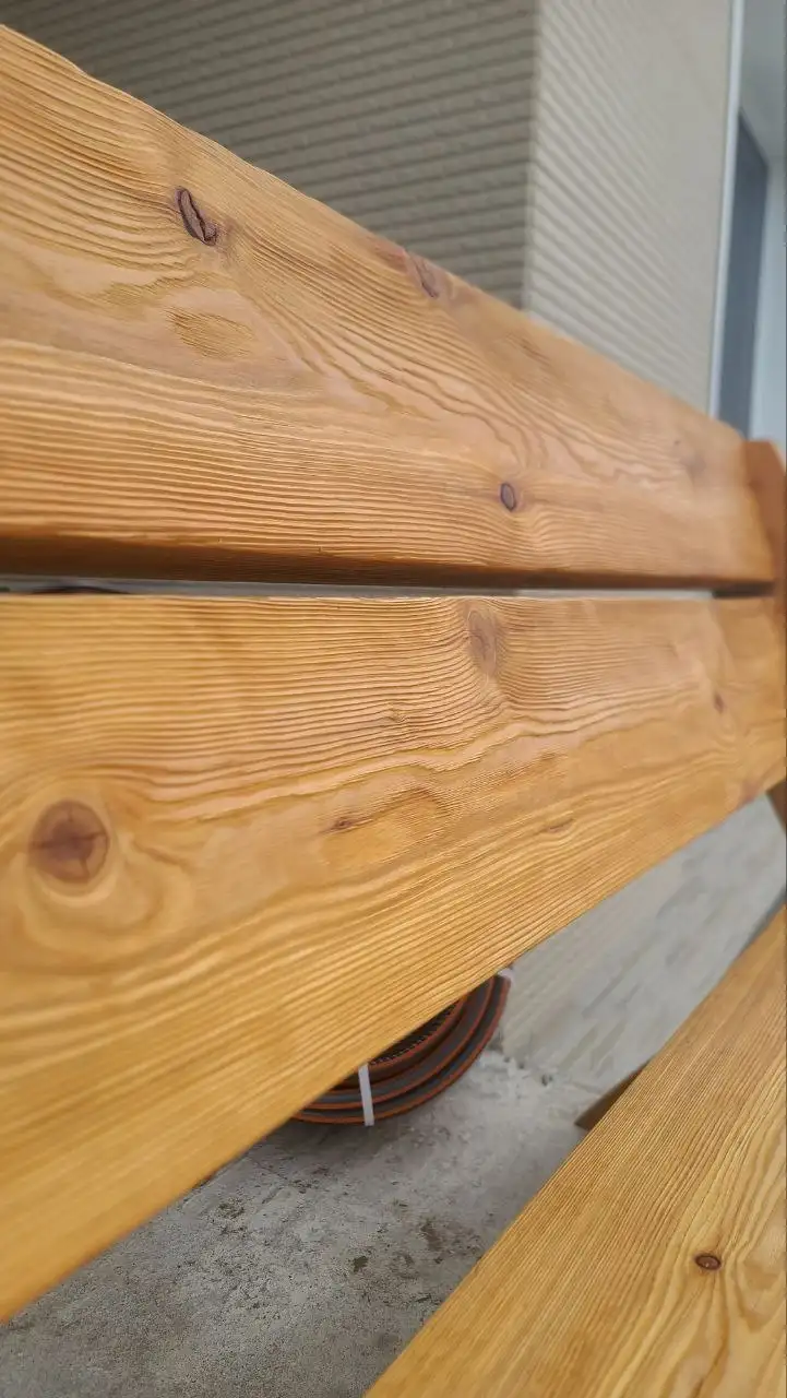 Массивная добротная скамейка из лиственницы с брашированием - Для дома и дачи в Владивосток