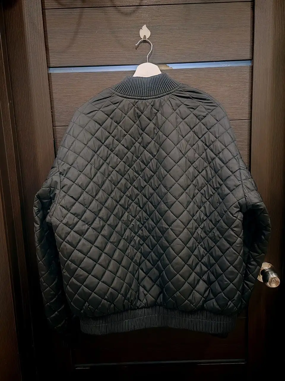 Продам новый стеганый бомбер - Верхняя одежда (Одежда) в Владивосток