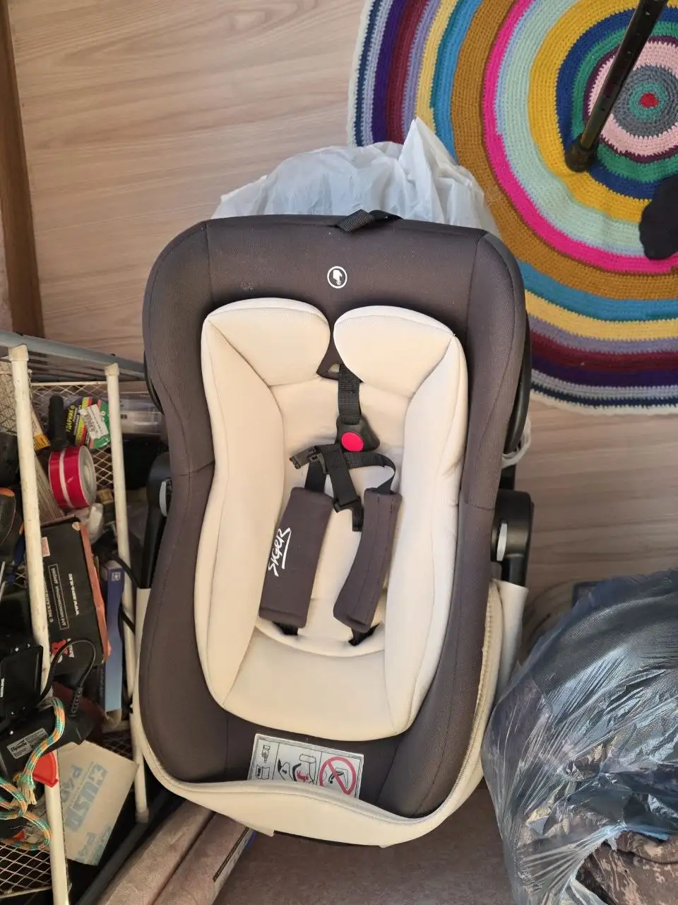 Продам детскую кровать, компьютерный стол и детские автолюльки - Барахолка в Владивосток