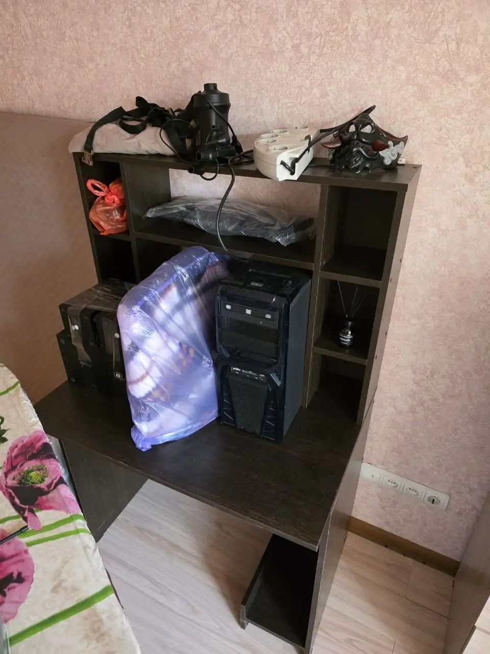 Продам детскую кровать, компьютерный стол и детские автолюльки - Барахолка в Владивосток