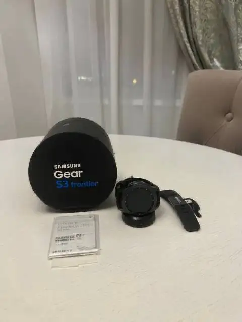 Продажа б/у часов Samsung Gear S3 Frontier, сумки Louis Vuitton, кед Pepe Jeans и кошелька Edwin - Барахолка в Владивосток