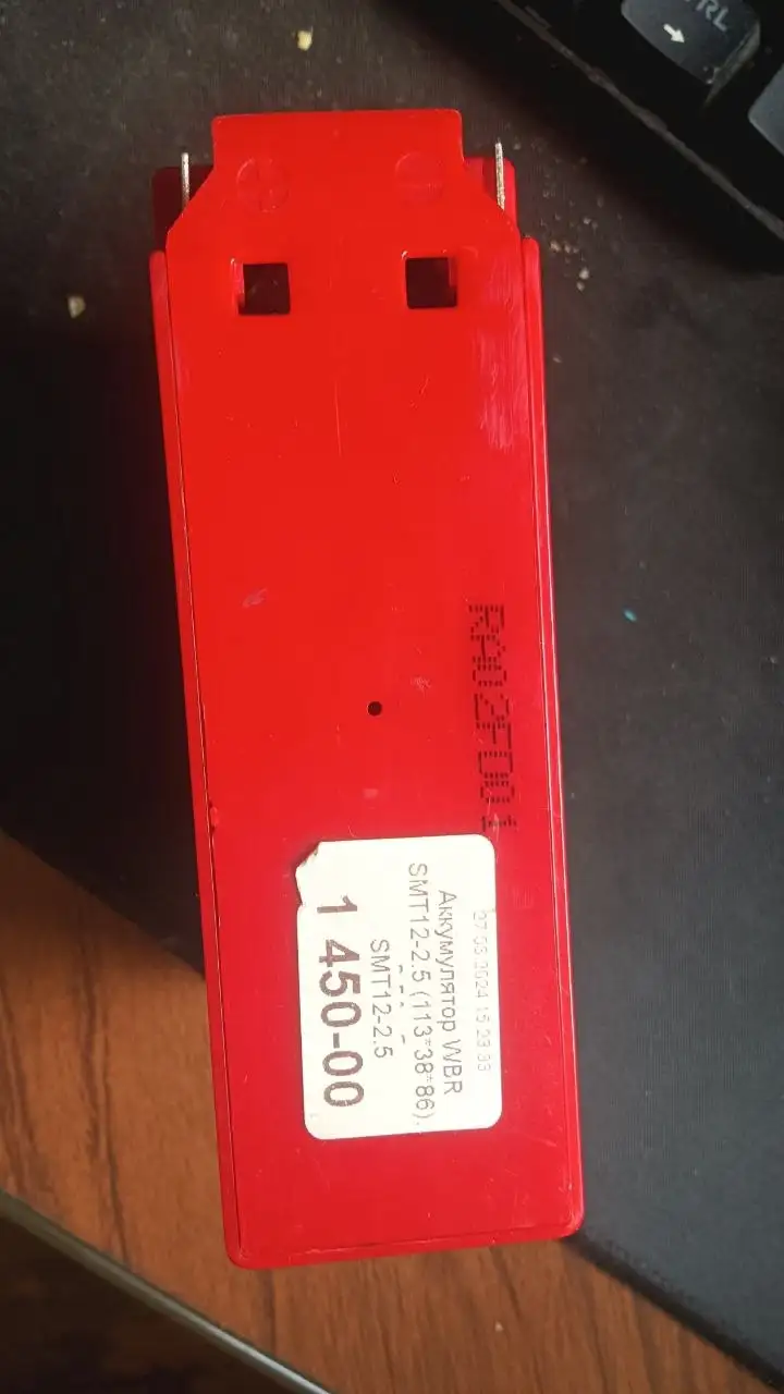 Продам новый аккумулятор с неисправной крышкой - Аккумуляторы (Запчасти) в Владивосток