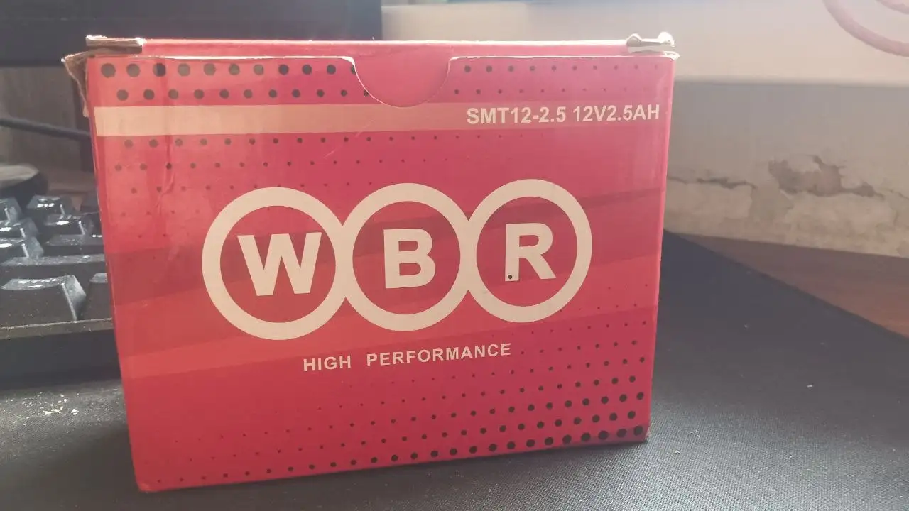 Продам новый аккумулятор с неисправной крышкой - Аккумуляторы (Запчасти) в Владивосток