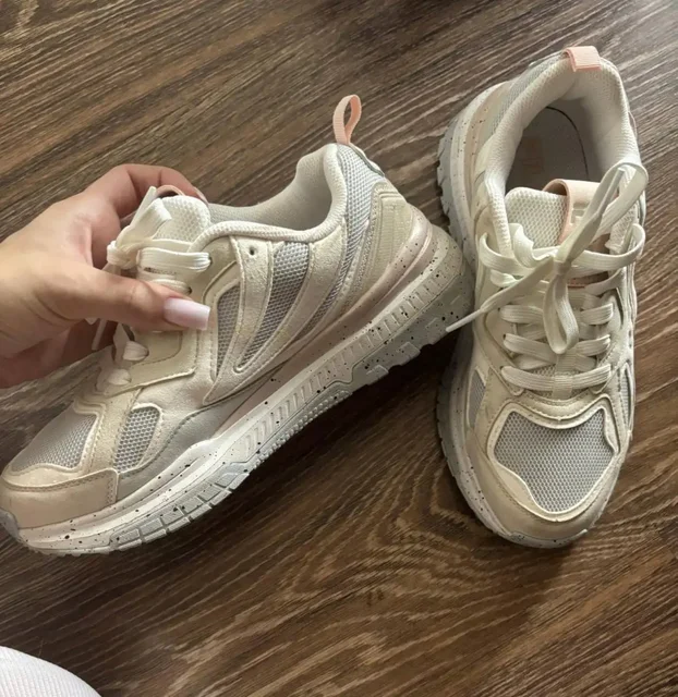 Кроссовки и лоферы 38 размер - Штаны/Брюки в Владивосток