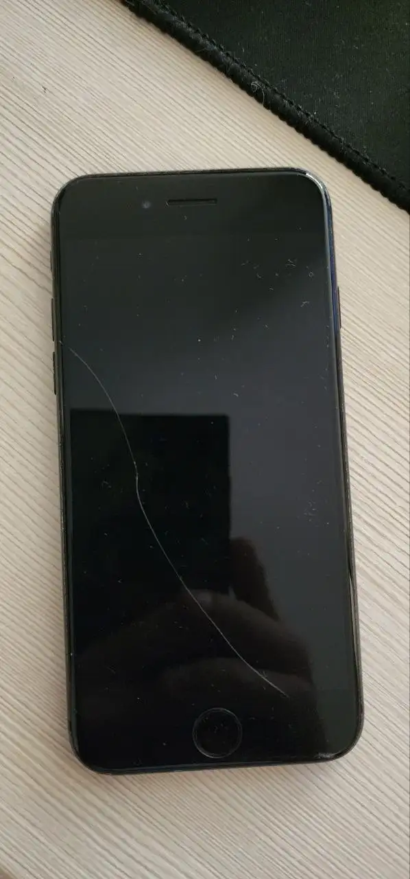 Продам iPhone 7 с трещиной на экране - Смартфоны (Электроника) в Владивосток