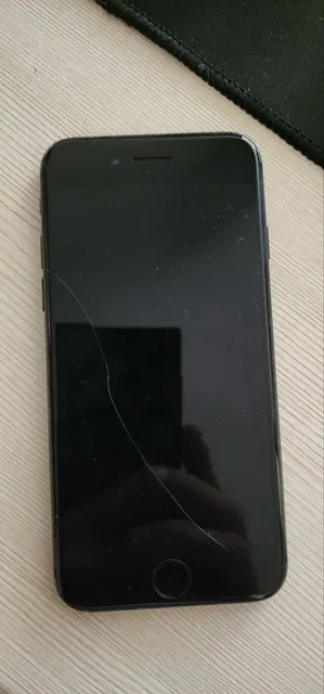 Продам iPhone 7 с трещиной на экране - частное объявление в Владивосток