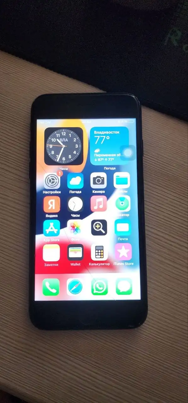 Продам iPhone 7 с трещиной на экране - Смартфоны (Электроника) в Владивосток