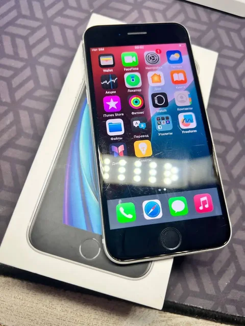 iPhone SE 128GB в отличном состоянии - VR очки в Владивосток