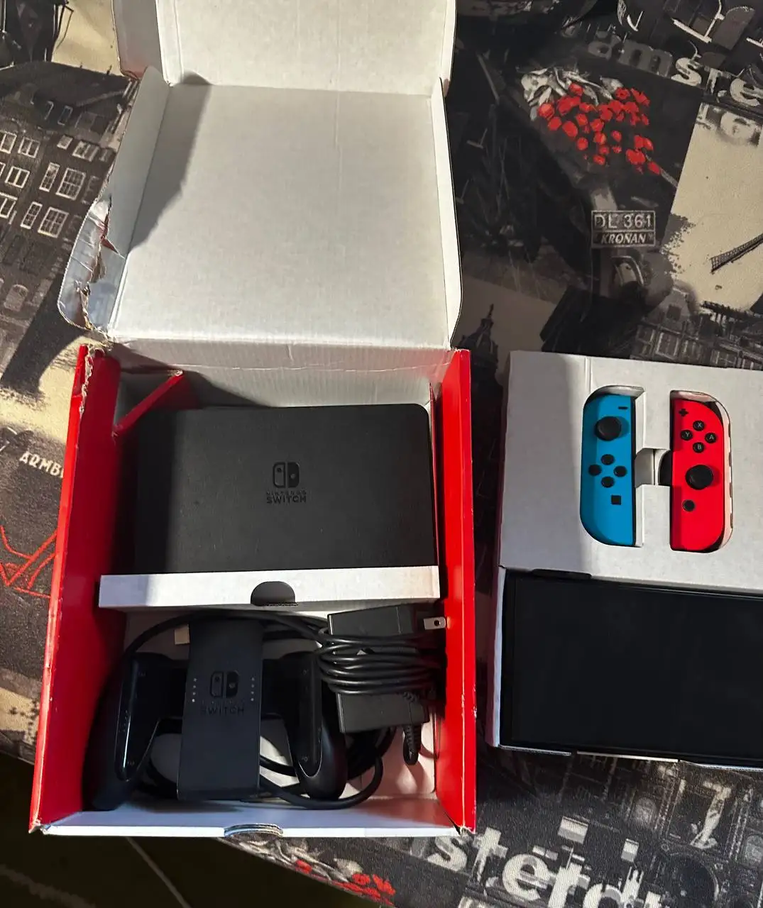 Продаю Nintendo Switch OLED - Игровые приставки (Электроника) в Владивосток