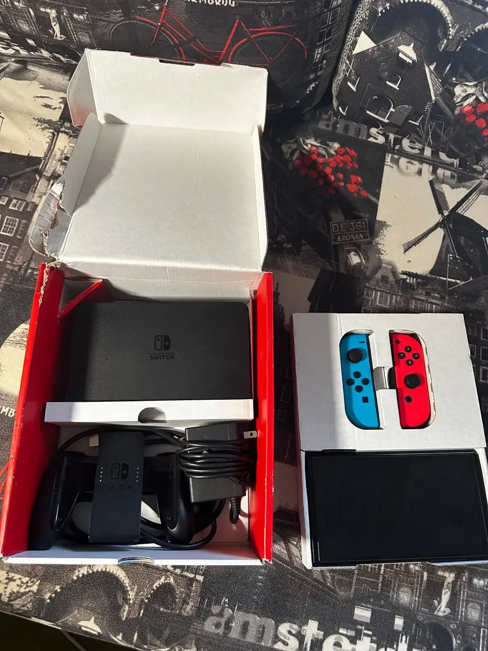 Продаю Nintendo Switch OLED - Игровые приставки (Электроника) в Владивосток