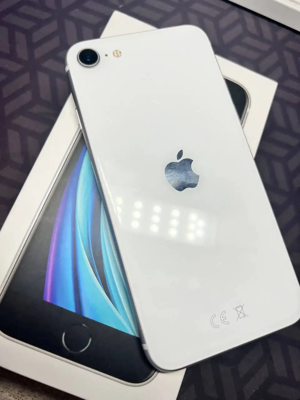 iPhone SE 128GB в отличном состоянии - Электроника в Владивосток