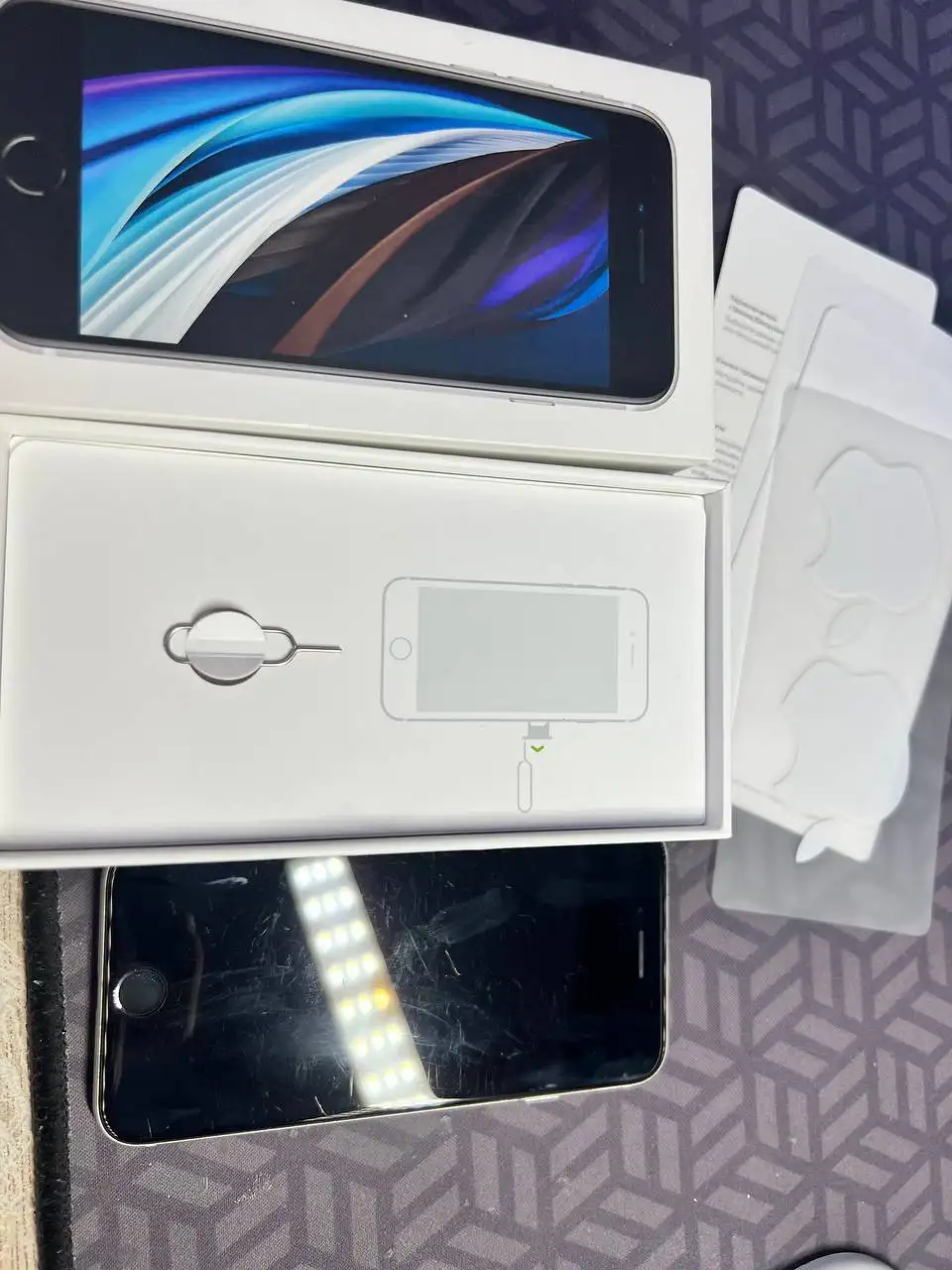 iPhone SE 128GB в отличном состоянии - Электроника в Владивосток