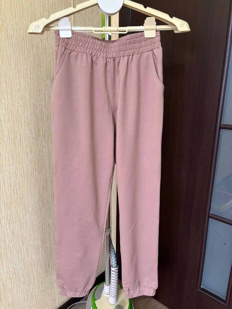 Продам новый женский костюм 42-44 - Женская одежда (Одежда) в Владивосток