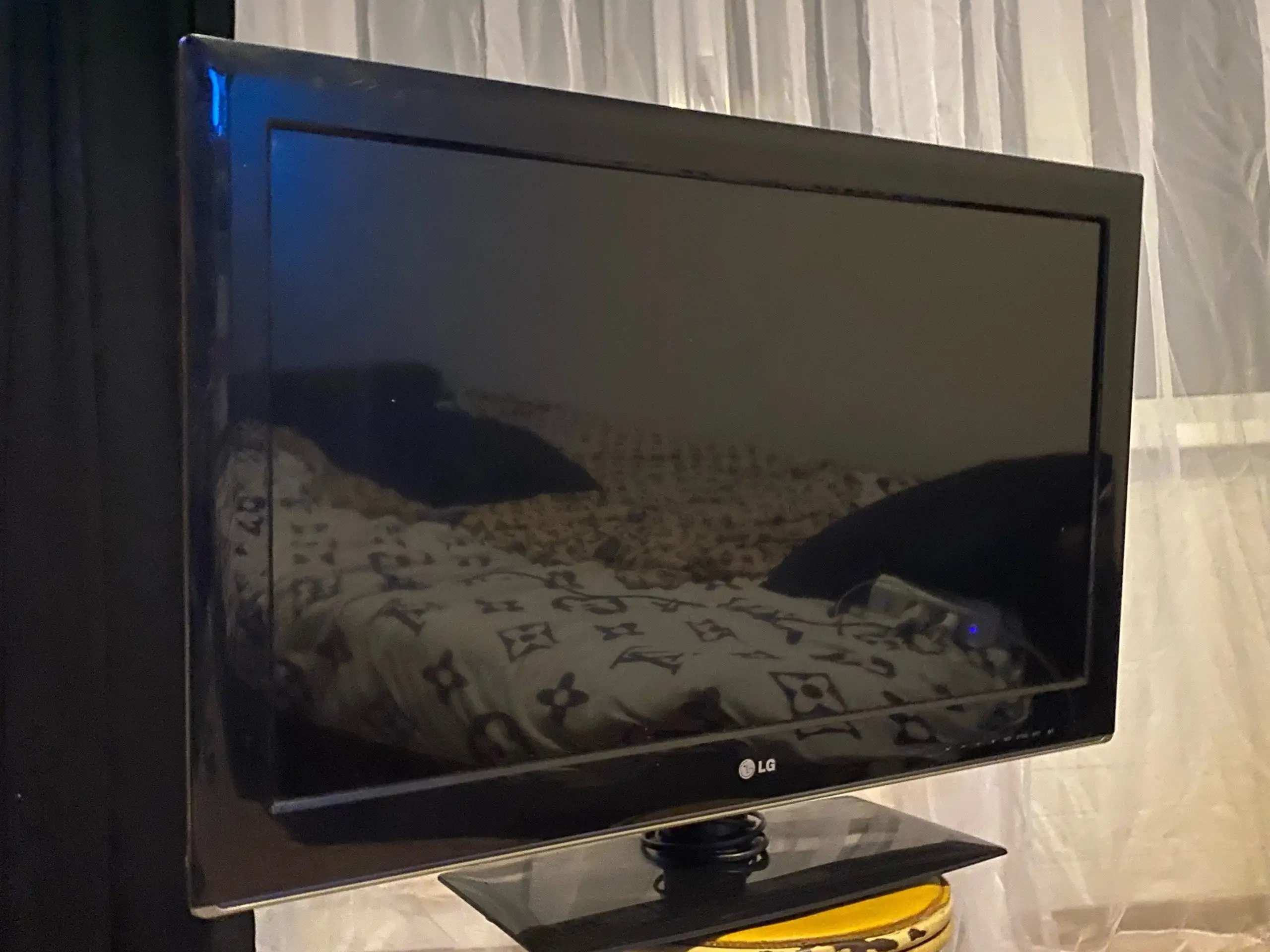 Не включается, мигает - Барахолка в Владивосток