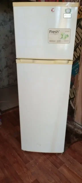 Продам холодильник б/у - Канцелярия в Владивосток