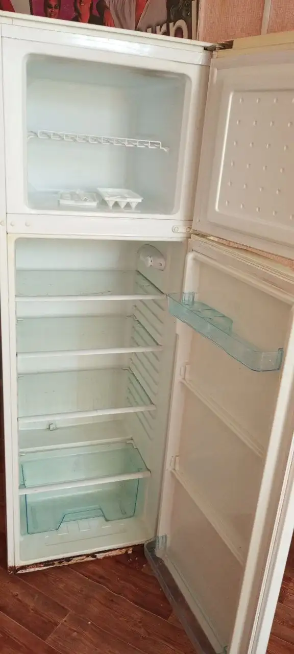 Продам холодильник б/у - Техника (Барахолка) в Владивосток