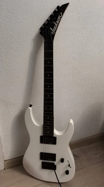 Продам гитару Jackson JS 11 Dinky Snow White - Хобби и отдых в Владивосток