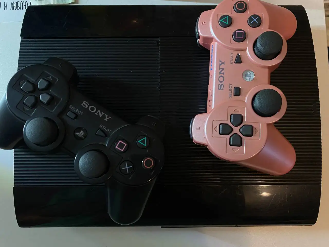 PlayStation 3 в хорошем состоянии с геймпадами и играми - Игровые приставки (Электроника) в Владивосток