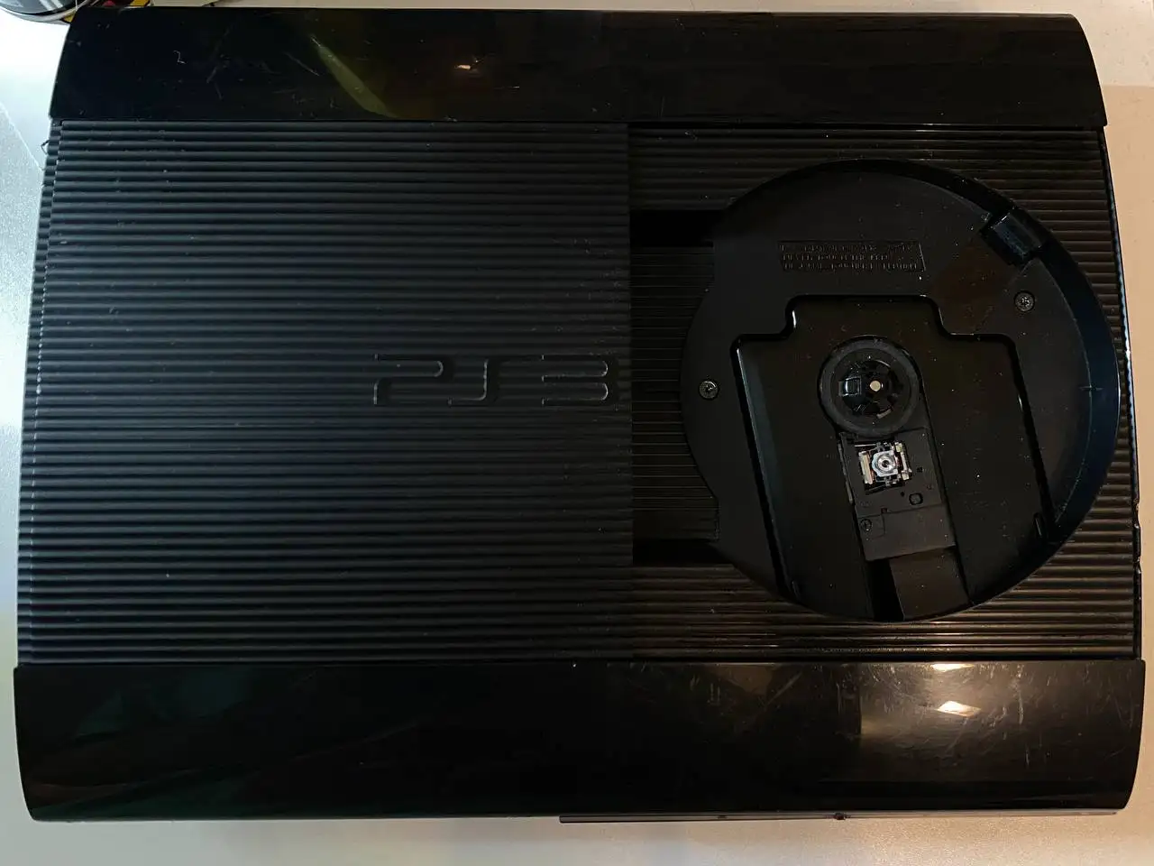 PlayStation 3 в хорошем состоянии с геймпадами и играми - Игровые приставки (Электроника) в Владивосток