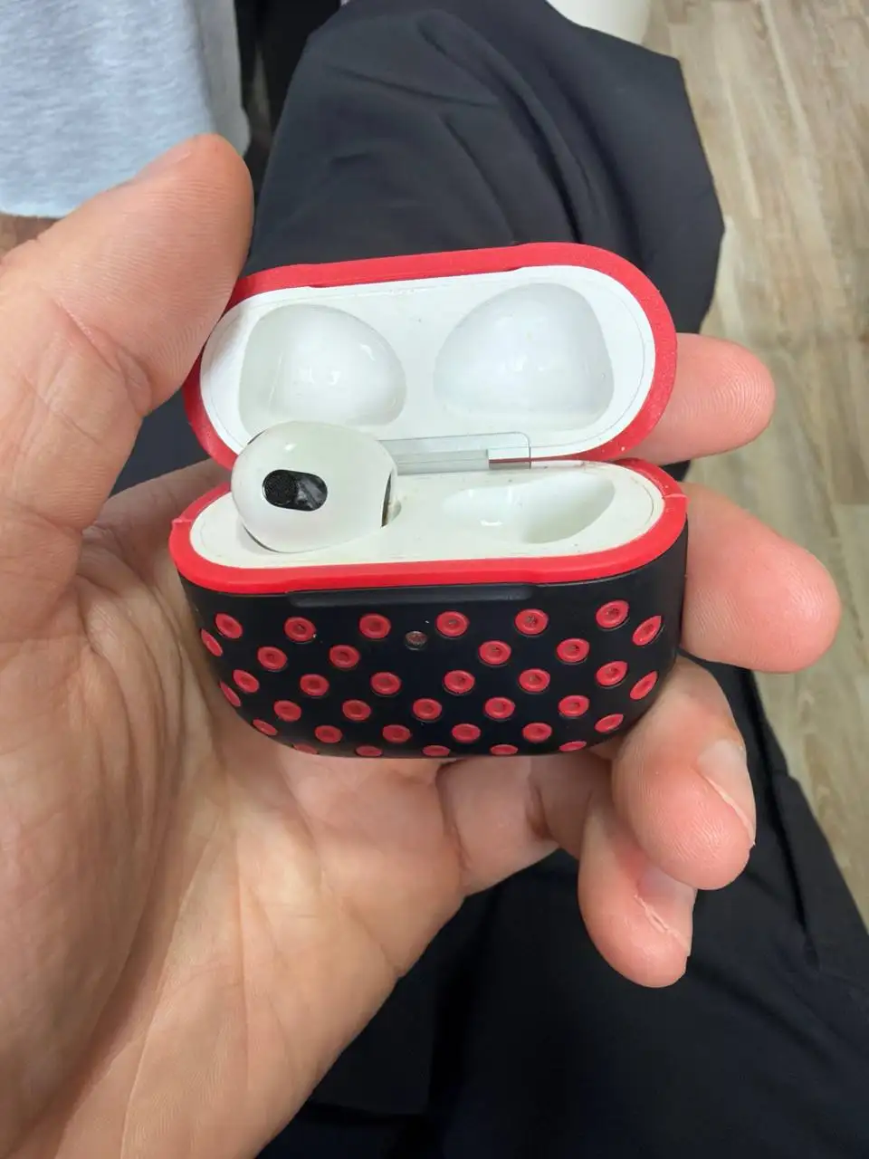 Куплю правый наушник Air Pods 3 - Аудиотехника (Электроника) в Владивосток
