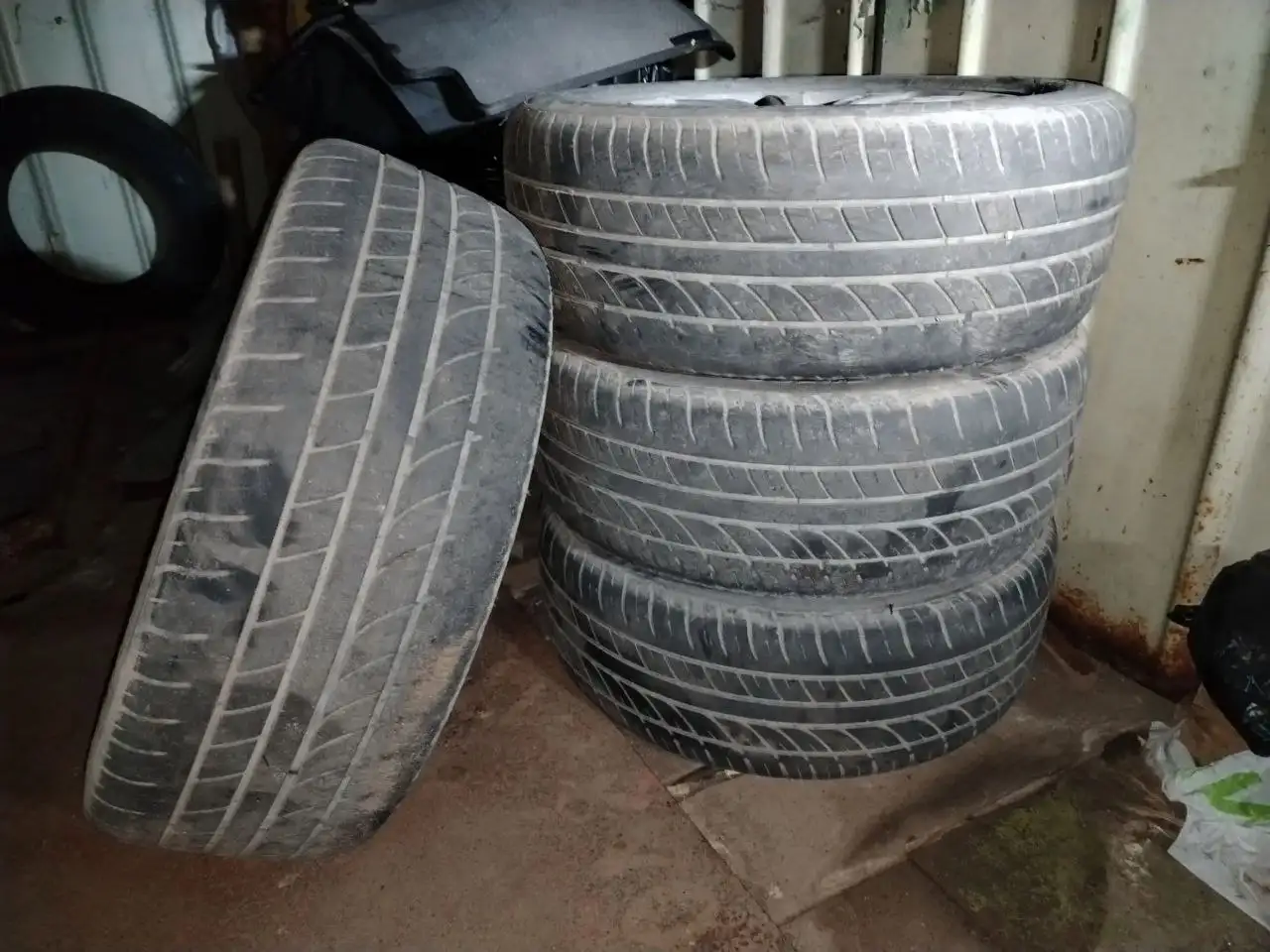 Шины 225/55R17 - Шины и диски (Авто) в Владивосток