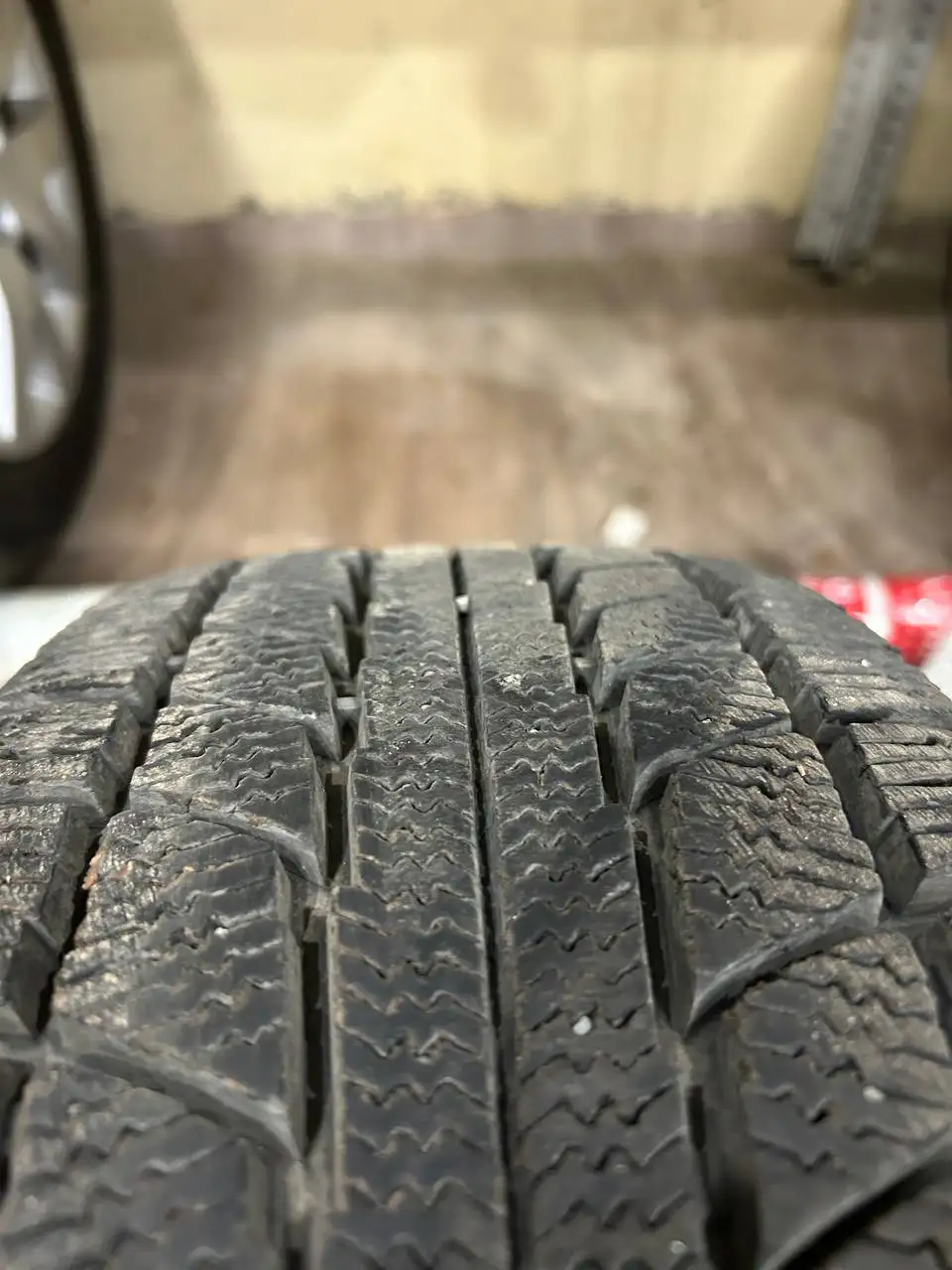 Продам зимние шины Triangle 195/65 R15 на штампованных дисках - шины и диски (Авто) в Владивосток