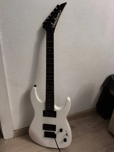 Продам гитару Jackson JS 11 Dinky Snow White - Хобби и отдых в Владивосток