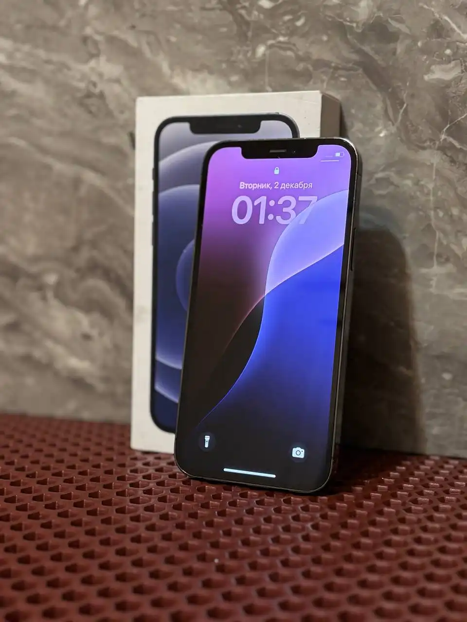 Продам телефон с неработающим верхним динамиком