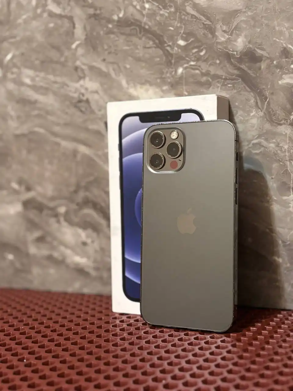 Продам телефон с неработающим верхним динамиком