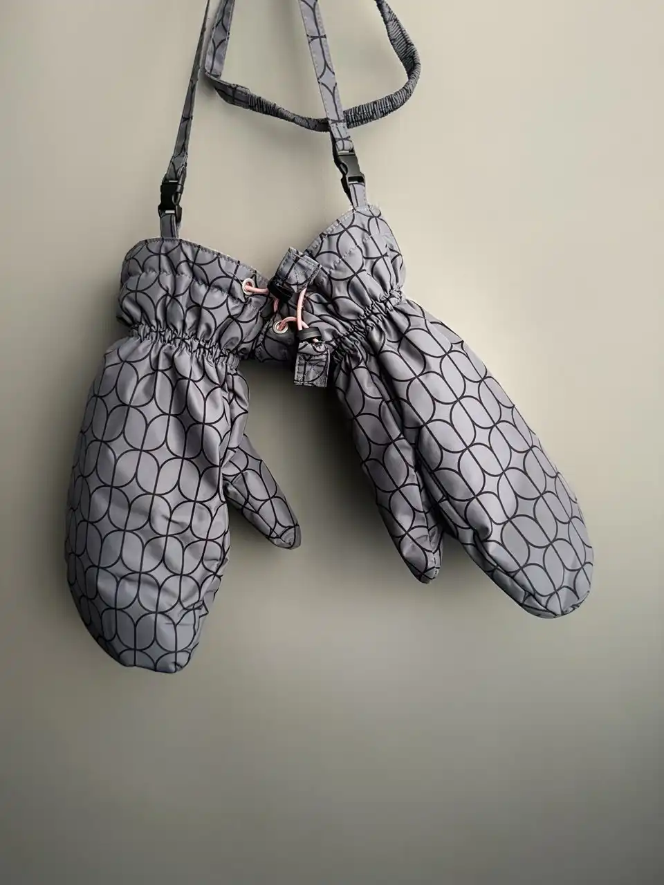 Варежки monochrome новые