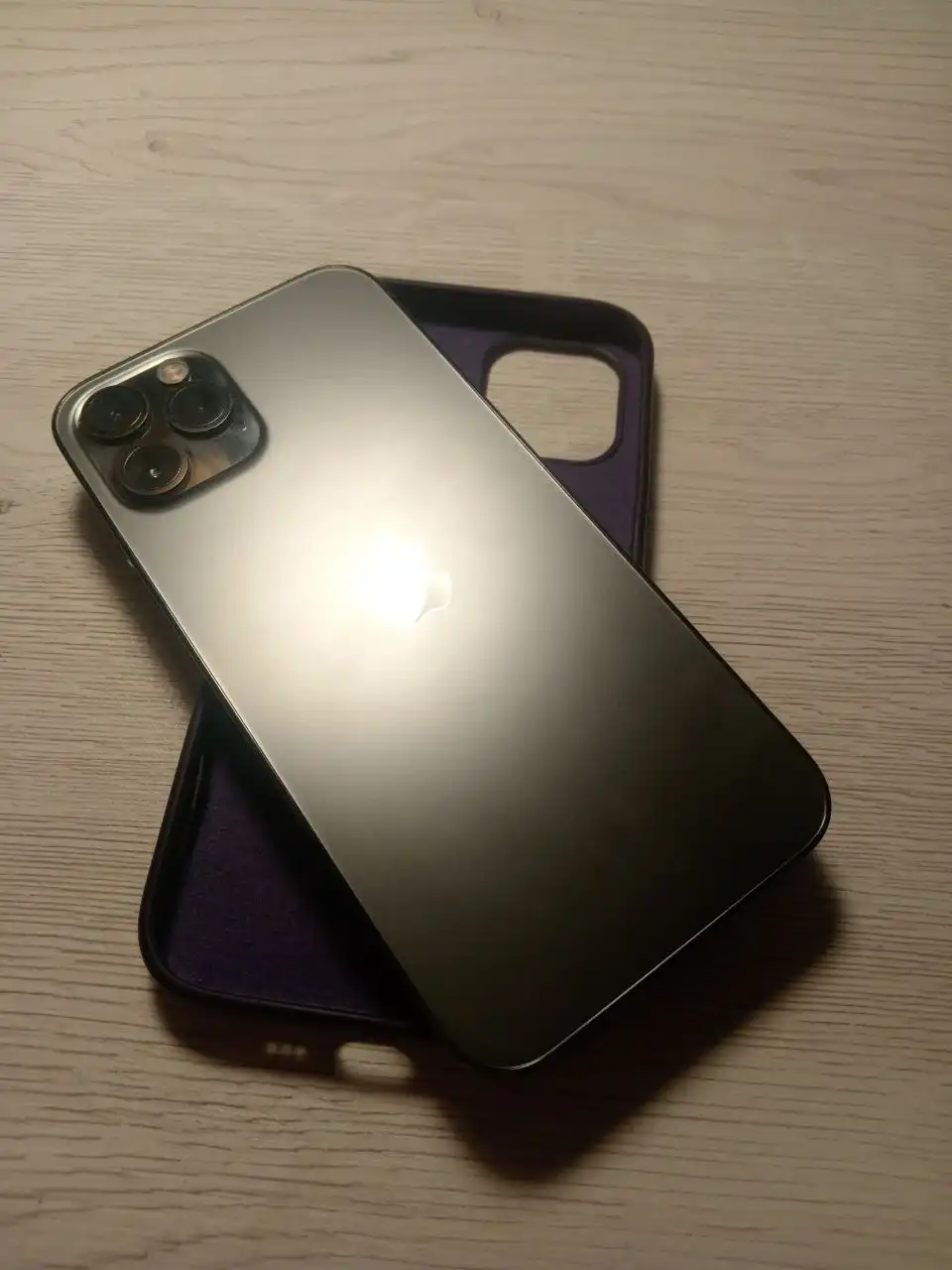 Продам iPhone 12 Pro 256GB